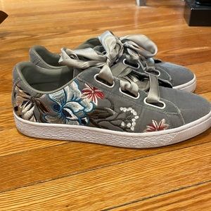 Lace up Puma sneakers